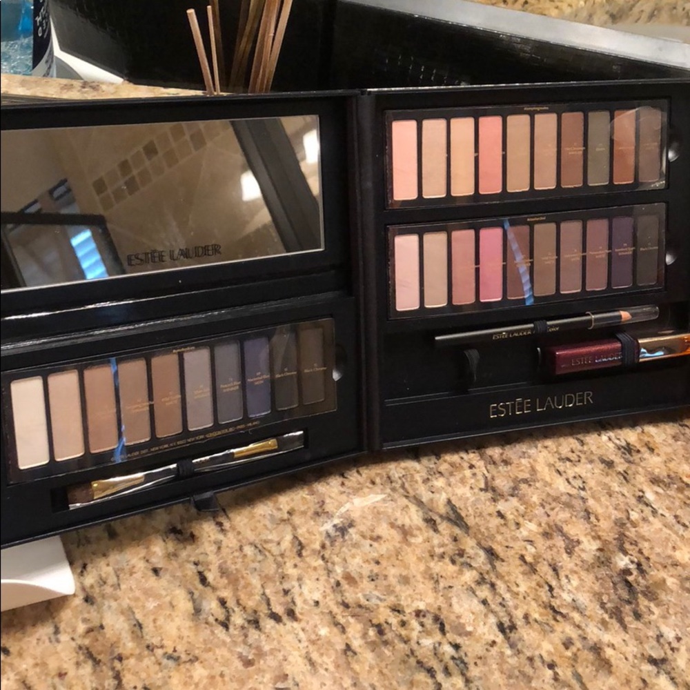 Estée Lauder makeup set